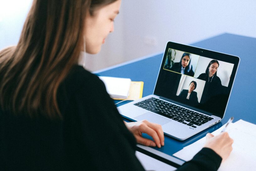 Zoom Built-In Translation vs Professional Interpreter: When AI Falls Short 